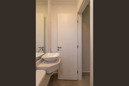 Casa de condomínio à venda com 257m², 4 quartos e 4 vagas Casa de condomínio à venda com 257m², 4 quartos e 4 vagasBanheiro de Serviço