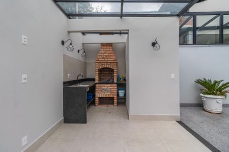 Casa de condomínio à venda com 257m², 4 quartos e 4 vagas Casa de condomínio à venda com 257m², 4 quartos e 4 vagasQuintal