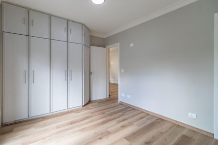 Casa de condomínio à venda com 257m², 4 quartos e 4 vagas Casa de condomínio à venda com 257m², 4 quartos e 4 vagasSuíte 1