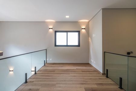 Casa de condomínio à venda com 257m², 4 quartos e 4 vagas Casa de condomínio à venda com 257m², 4 quartos e 4 vagasSala 2