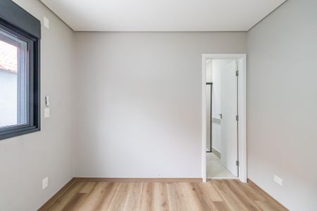 Casa de condomínio à venda com 257m², 4 quartos e 4 vagas Casa de condomínio à venda com 257m², 4 quartos e 4 vagasSuíte 2