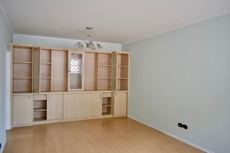 Casa à venda com 243m², 3 quartos e 3 vagas Casa à venda com 243m², 3 quartos e 3 vagasSala