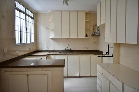 Casa à venda com 243m², 3 quartos e 3 vagas Casa à venda com 243m², 3 quartos e 3 vagasCozinha