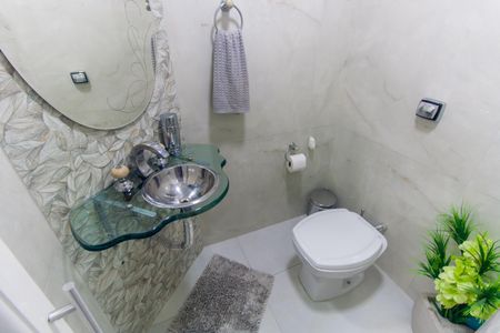 Casa à venda com 160m², 3 quartos e 3 vagas Casa à venda com 160m², 3 quartos e 3 vagasLavabo