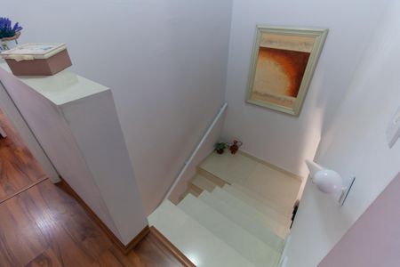 Casa à venda com 160m², 3 quartos e 3 vagas Casa à venda com 160m², 3 quartos e 3 vagasEscada