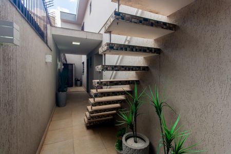 Casa à venda com 160m², 3 quartos e 3 vagas Casa à venda com 160m², 3 quartos e 3 vagasCorredor Lateral