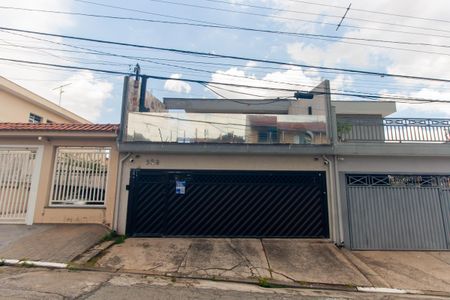 Casa à venda com 160m², 3 quartos e 3 vagas Casa à venda com 160m², 3 quartos e 3 vagasFachada