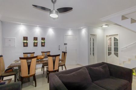 Casa à venda com 160m², 3 quartos e 3 vagas Casa à venda com 160m², 3 quartos e 3 vagasSala