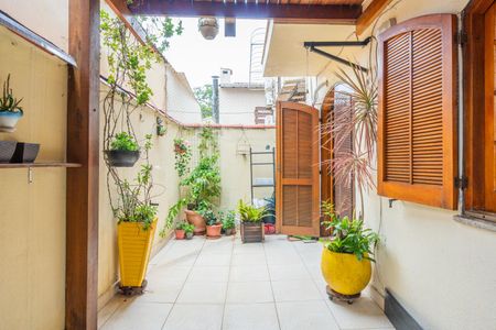 Casa de condomínio à venda com 120m², 3 quartos e 1 vagaQuintal