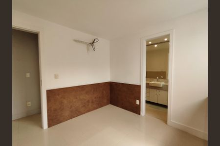 Apartamento à venda com 330m², 5 quartos e 6 vagasSuíte 3