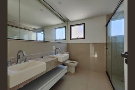 Apartamento à venda com 330m², 5 quartos e 6 vagasBanheiro da Suíte 2