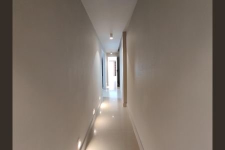 Apartamento à venda com 330m², 5 quartos e 6 vagasCorredor