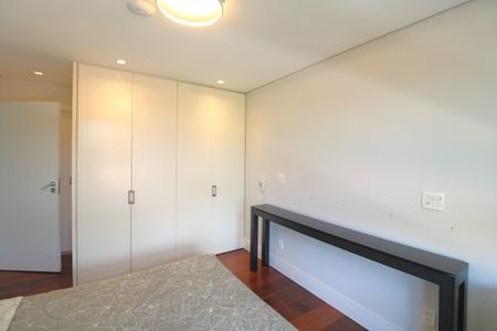 Casa à venda com 637m², 4 quartos e 4 vagasQuarto 2