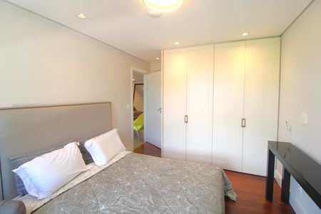 Casa à venda com 637m², 4 quartos e 4 vagasQuarto 2