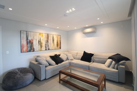 Casa à venda com 637m², 4 quartos e 4 vagasSala