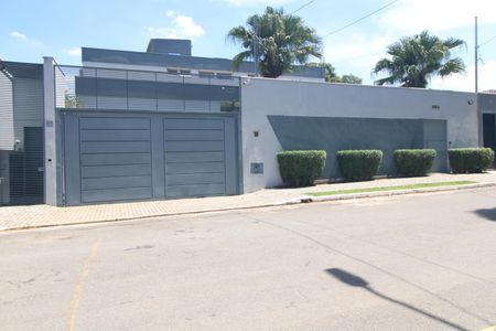 Casa à venda com 637m², 4 quartos e 4 vagasFachada