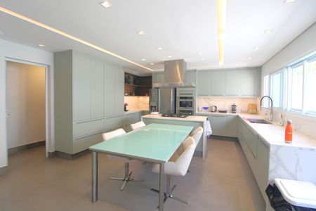 Casa à venda com 637m², 4 quartos e 4 vagasCozinha