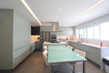 Casa à venda com 637m², 4 quartos e 4 vagasCozinha