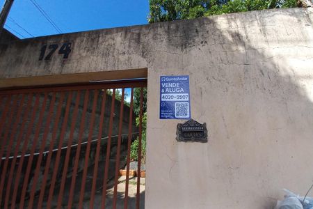 Casa à venda com 312m², 2 quartos e 4 vagas Casa à venda com 312m², 2 quartos e 4 vagasPlaca Instalada