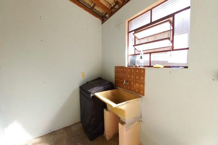 Casa à venda com 312m², 2 quartos e 4 vagas Casa à venda com 312m², 2 quartos e 4 vagasÁrea de Serviço