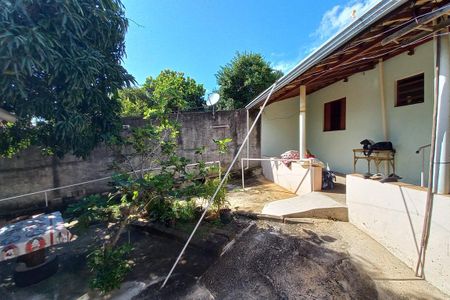 Casa à venda com 312m², 2 quartos e 4 vagas Casa à venda com 312m², 2 quartos e 4 vagasedícula