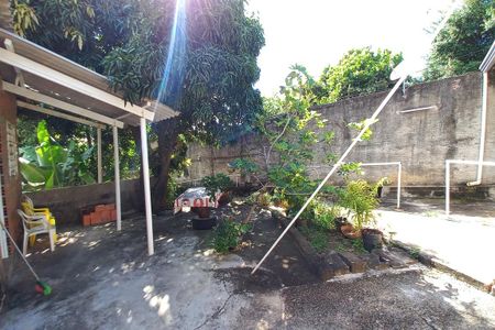 Casa à venda com 312m², 2 quartos e 4 vagas Casa à venda com 312m², 2 quartos e 4 vagasVista da Área de Serviço