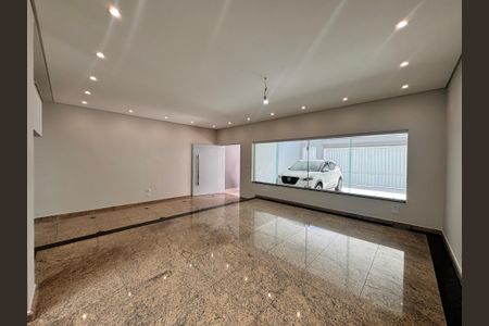 Casa à venda com 244m², 3 quartos e 5 vagas Casa à venda com 244m², 3 quartos e 5 vagasSala