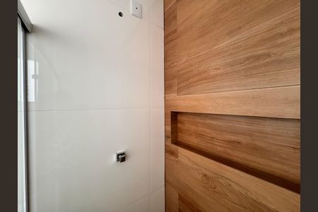 Casa à venda com 244m², 3 quartos e 5 vagas Casa à venda com 244m², 3 quartos e 5 vagasBanheiro da suíte 2