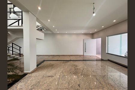 Casa à venda com 244m², 3 quartos e 5 vagas Casa à venda com 244m², 3 quartos e 5 vagasSala