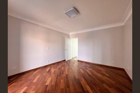 Casa à venda com 244m², 3 quartos e 5 vagas Casa à venda com 244m², 3 quartos e 5 vagasSuite 3