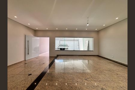 Casa à venda com 244m², 3 quartos e 5 vagas Casa à venda com 244m², 3 quartos e 5 vagasSala