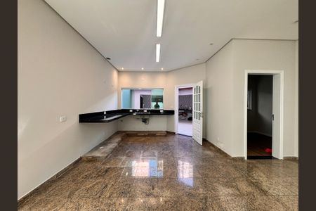 Casa à venda com 244m², 3 quartos e 5 vagas Casa à venda com 244m², 3 quartos e 5 vagasCozinha
