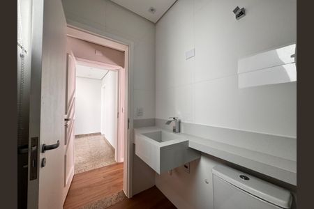 Casa à venda com 244m², 3 quartos e 5 vagas Casa à venda com 244m², 3 quartos e 5 vagasBanheiro da suíte 2