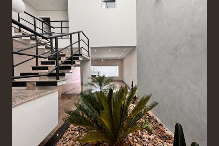 Casa à venda com 244m², 3 quartos e 5 vagas Casa à venda com 244m², 3 quartos e 5 vagasJardim de inverno