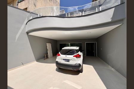 Casa à venda com 244m², 3 quartos e 5 vagas Casa à venda com 244m², 3 quartos e 5 vagasGaragem