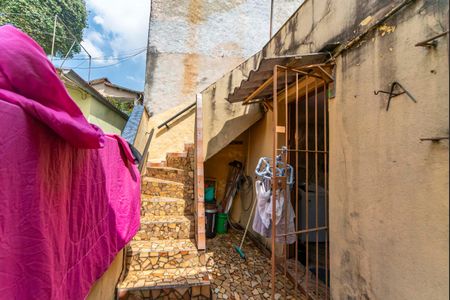 Casa à venda com 235m², 2 quartos e 1 vagaQuintal Fundos