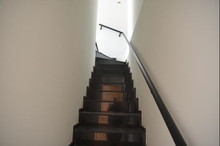 Casa à venda com 130m², 3 quartos e 4 vagasEscada