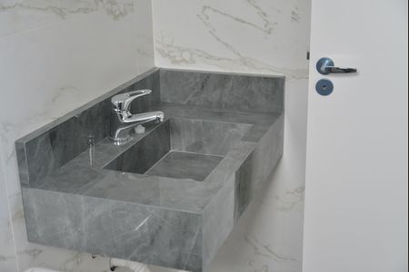 Casa à venda com 130m², 3 quartos e 4 vagasBanheiro da Suíte