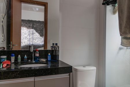 Apartamento à venda com 96m², 2 quartos e 2 vagas Apartamento à venda com 96m², 2 quartos e 2 vagasBanheiro da Suíte