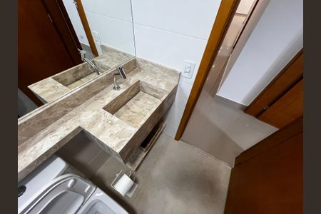 Apartamento à venda com 74m², 2 quartos e sem vaga Apartamento à venda com 74m², 2 quartos e sem vagaBanheiro Social