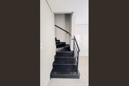 Casa à venda com 130m², 3 quartos e 4 vagas Casa à venda com 130m², 3 quartos e 4 vagasEscada