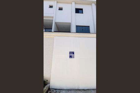 Casa à venda com 130m², 3 quartos e 4 vagas Casa à venda com 130m², 3 quartos e 4 vagasFachada