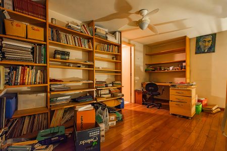 Casa à venda com 230m², 6 quartos e 3 vagas Casa à venda com 230m², 6 quartos e 3 vagasCasa 2 - Sala