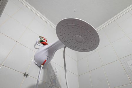 Casa à venda com 230m², 6 quartos e 3 vagas Casa à venda com 230m², 6 quartos e 3 vagasCasa 1 - Banheiro