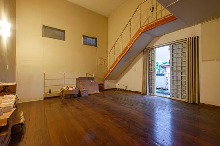 Casa à venda com 230m², 6 quartos e 3 vagas Casa à venda com 230m², 6 quartos e 3 vagasCasa 2 - Sala