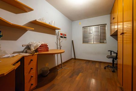 Casa à venda com 230m², 6 quartos e 3 vagas Casa à venda com 230m², 6 quartos e 3 vagasCasa 2 - Quarto 3