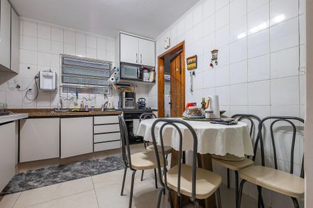 Casa à venda com 230m², 6 quartos e 3 vagas Casa à venda com 230m², 6 quartos e 3 vagasCasa 1 - Cozinha
