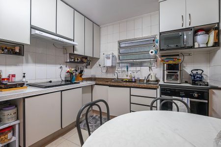 Casa à venda com 230m², 6 quartos e 3 vagas Casa à venda com 230m², 6 quartos e 3 vagasCasa 1 - Cozinha