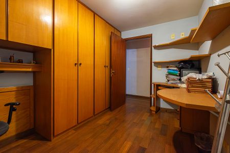 Casa à venda com 230m², 6 quartos e 3 vagas Casa à venda com 230m², 6 quartos e 3 vagasCasa 2 - Quarto 3