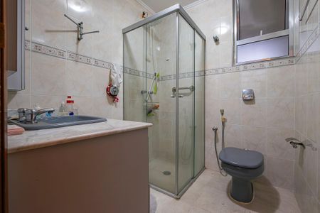 Casa à venda com 230m², 6 quartos e 3 vagas Casa à venda com 230m², 6 quartos e 3 vagasCasa 2 - Banheiro